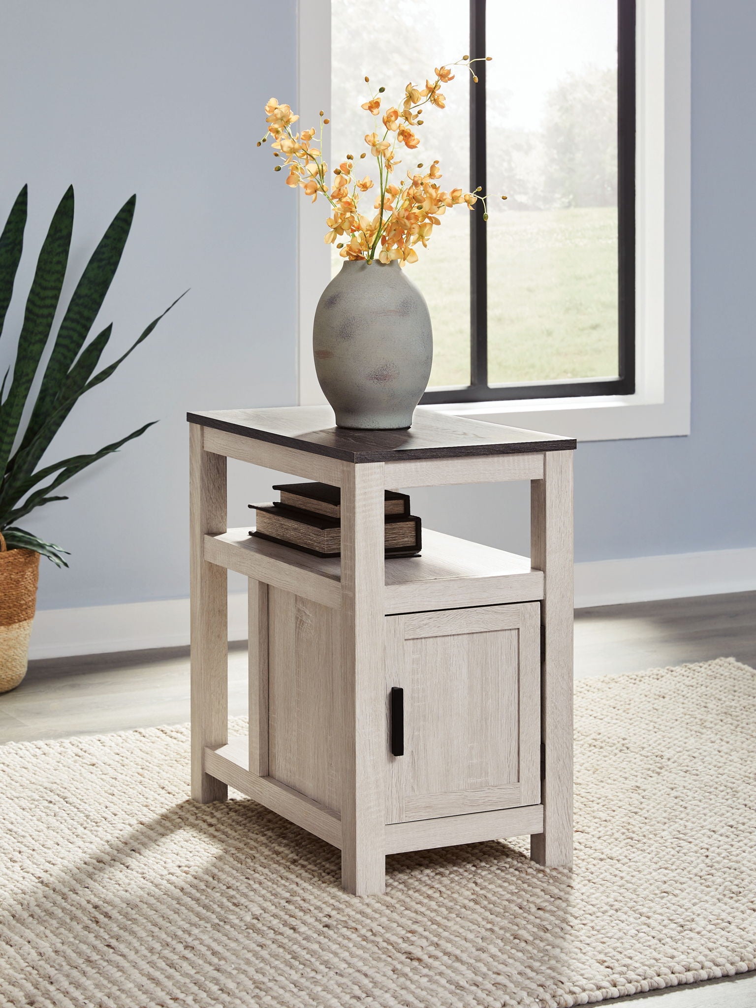 Fendenmore - Chair Side End Table - Urban Living Furniture (Los Angeles, CA)
