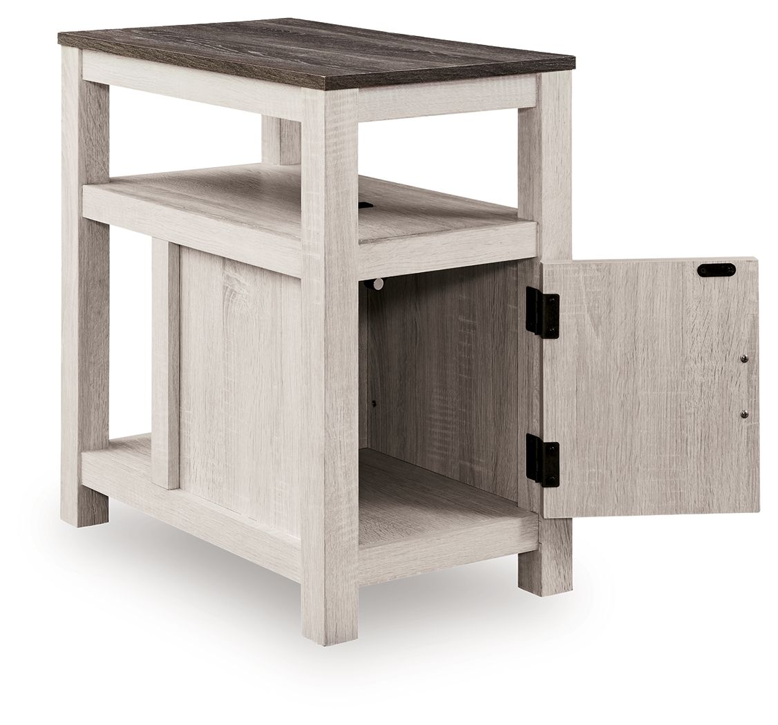 Fendenmore - Chair Side End Table - Urban Living Furniture (Los Angeles, CA)