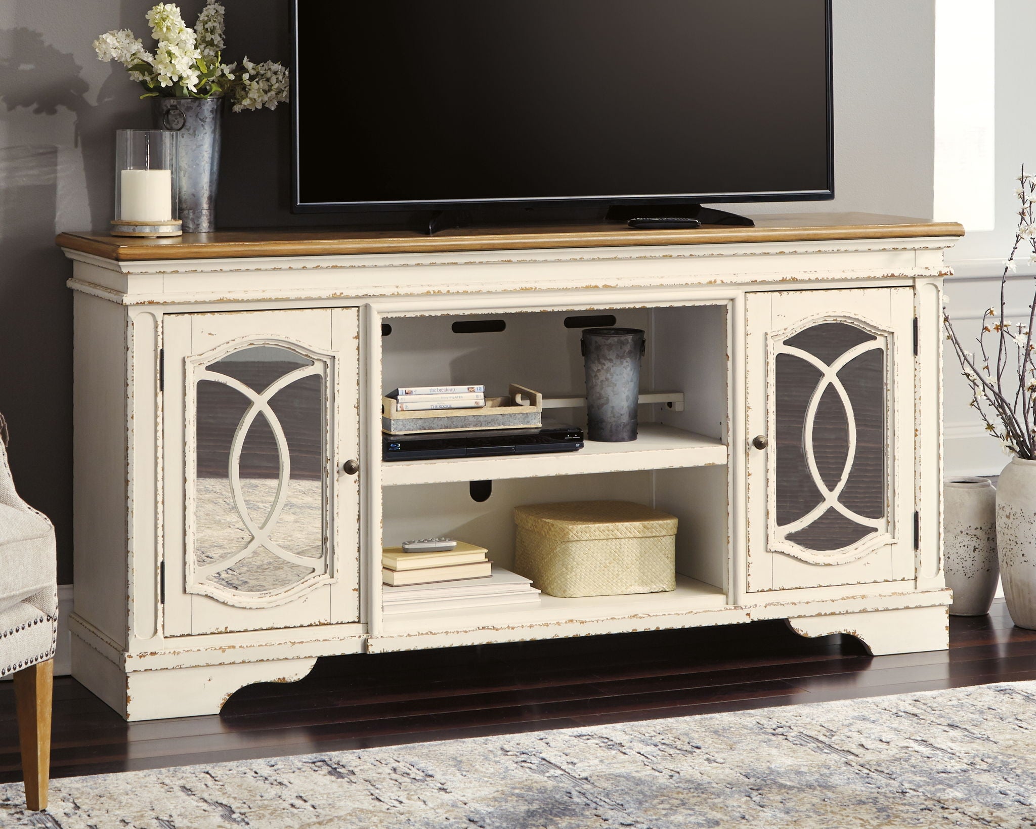 Realyn - TV Stand
