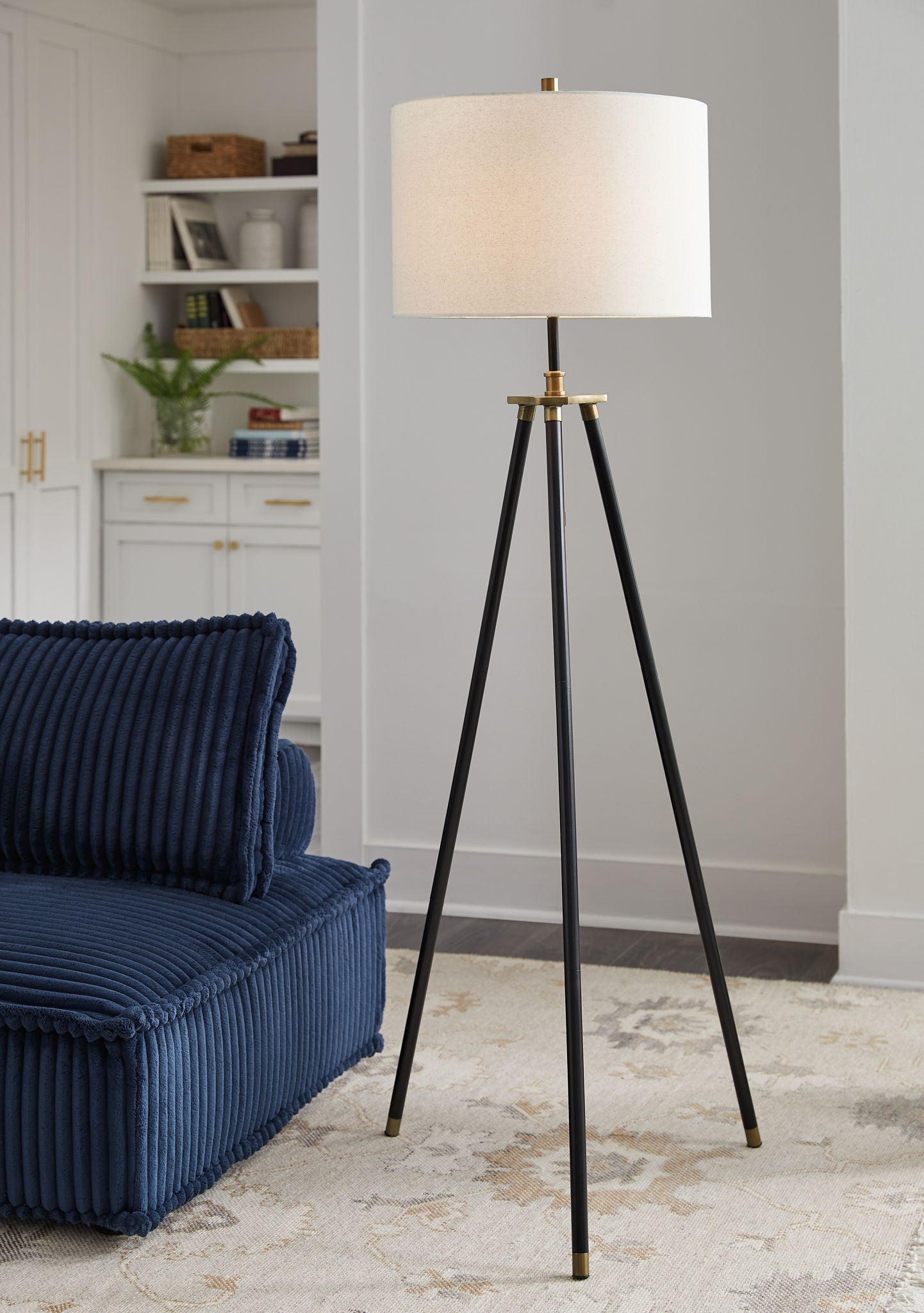 Cashner - Black / Gold Finish - Metal Floor Lamp - Urban Living Furniture (Los Angeles, CA)