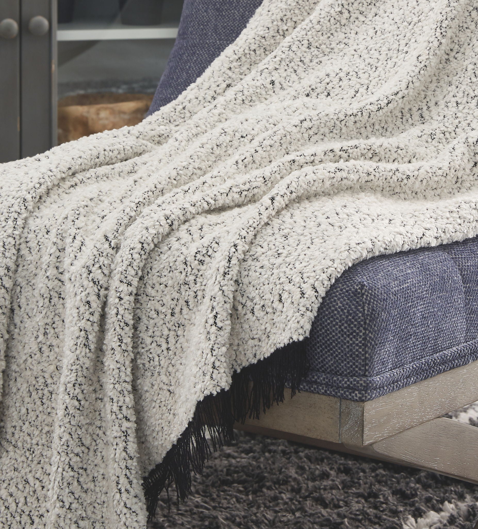 Leonita - Throw - Urban Living Furniture (Los Angeles, CA)