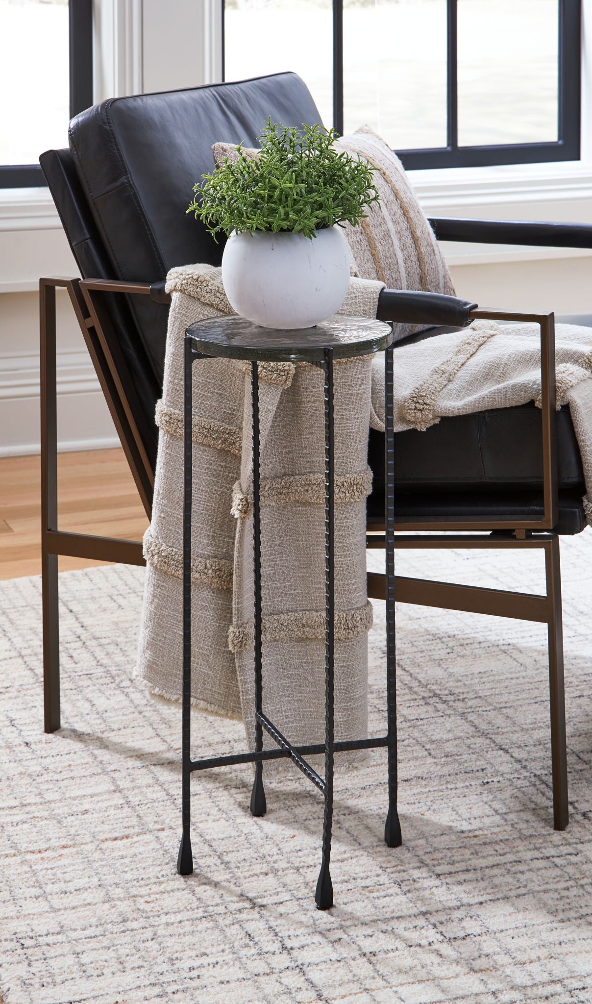 Newgoren - Clear / Black - Accent Table - Urban Living Furniture (Los Angeles, CA)