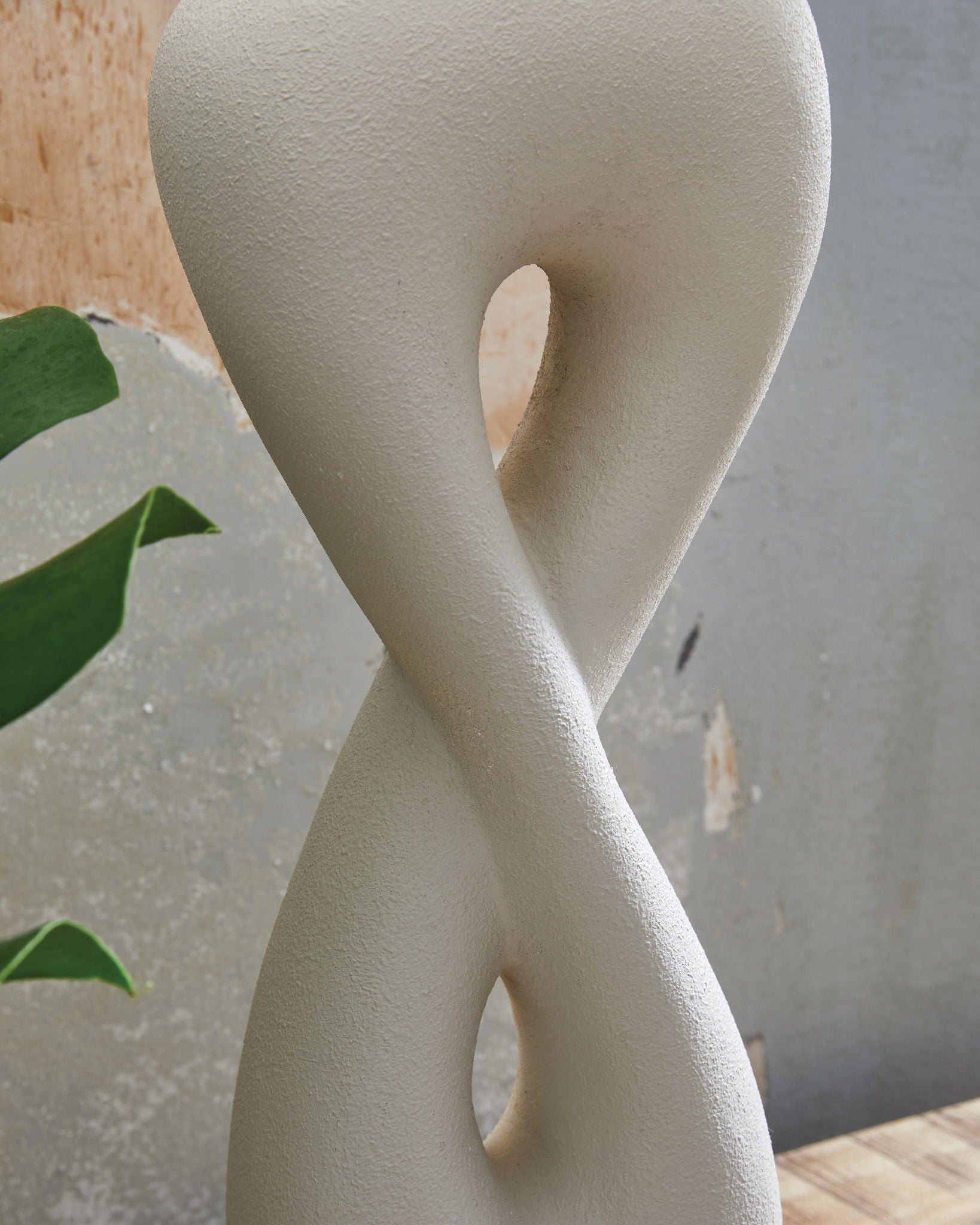 Judrich - White / Gold Finish - Poly Table Lamp - Urban Living Furniture (Los Angeles, CA)