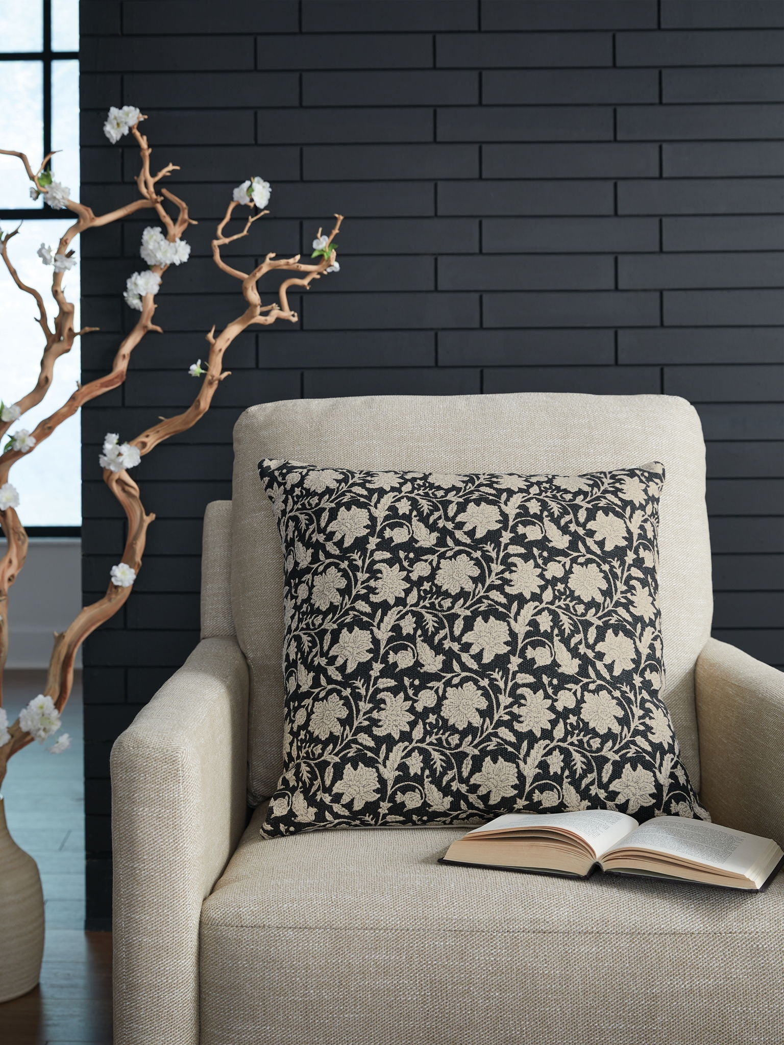 Alanderson - Pillow (Set of 4) - Black / Ivory - Urban Living Furniture (Los Angeles, CA)