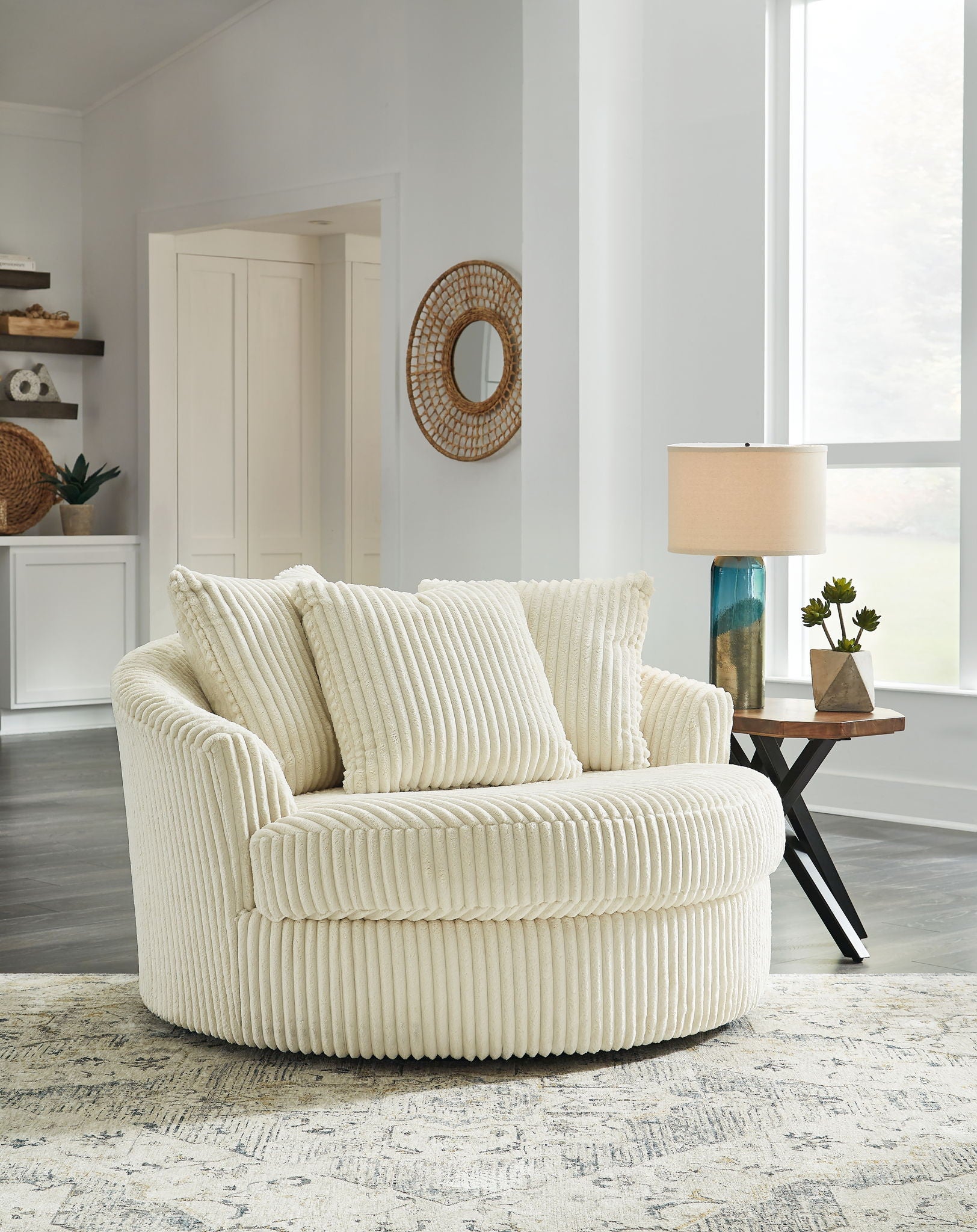 Lindyn - Oversized Swivel Accent Chair - Urban Living Furniture (Los Angeles, CA)