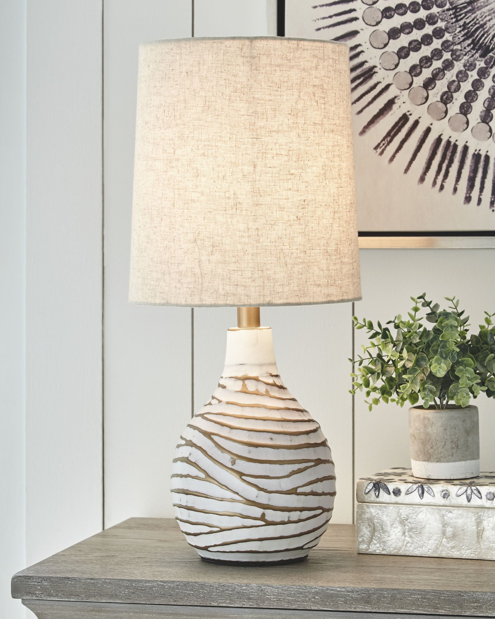 Aleela - White / Gold Finish - Metal Table Lamp - Urban Living Furniture (Los Angeles, CA)