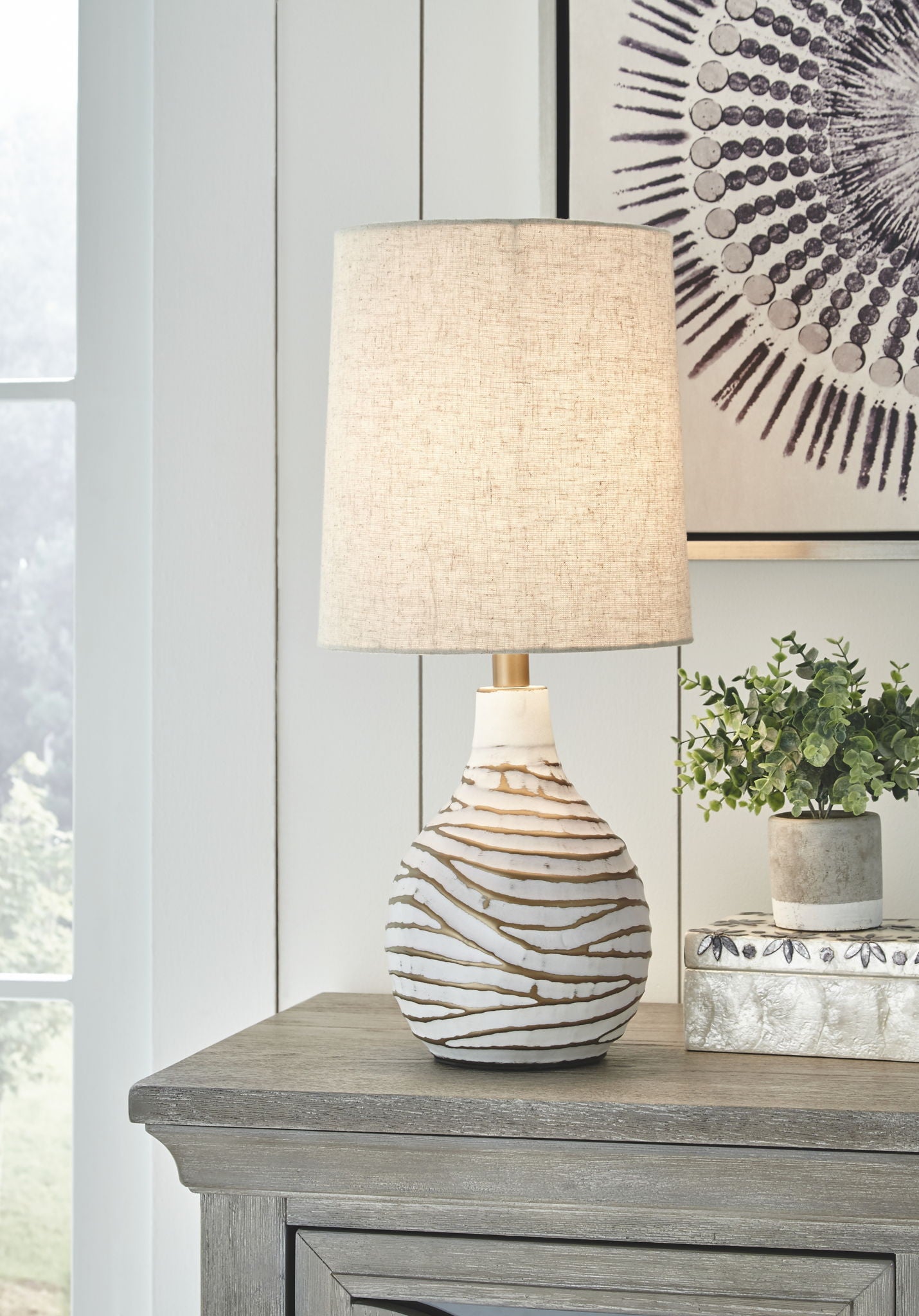 Aleela - White / Gold Finish - Metal Table Lamp - Urban Living Furniture (Los Angeles, CA)