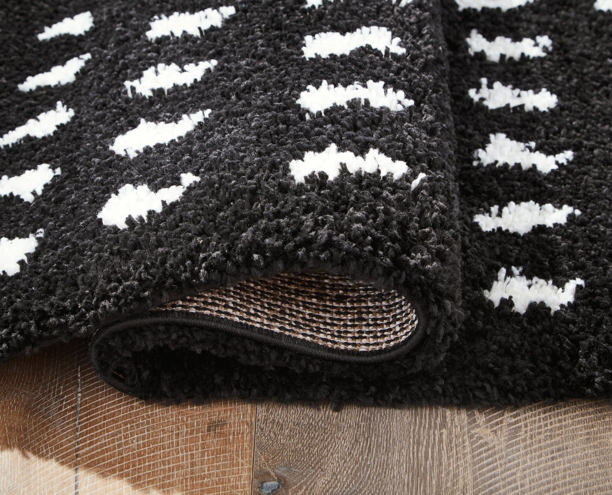 Minston - 5' x 7' Rug - Black / White - Urban Living Furniture (Los Angeles, CA)