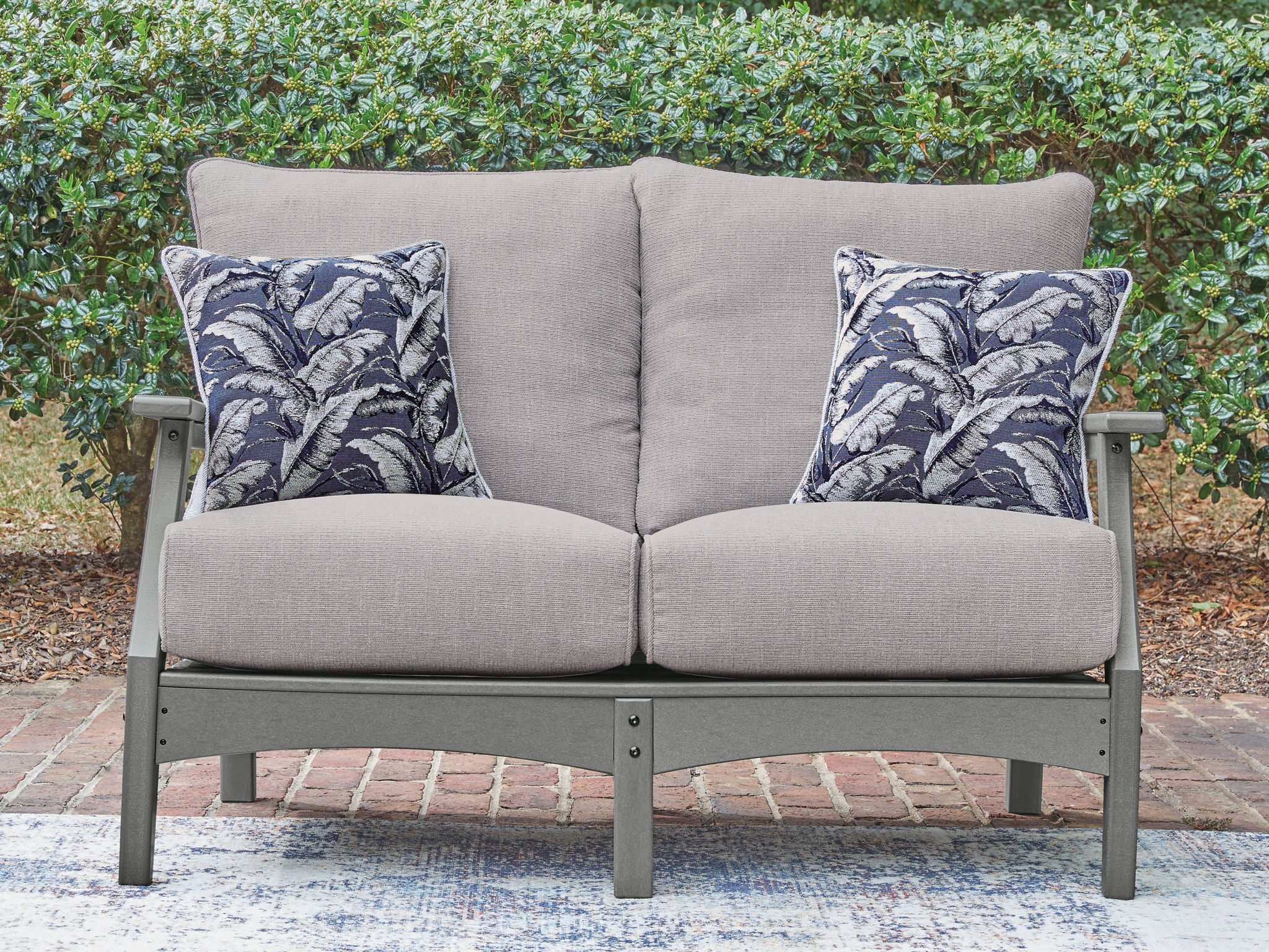 Cove Beach - Loveseat With Cushion - Gray