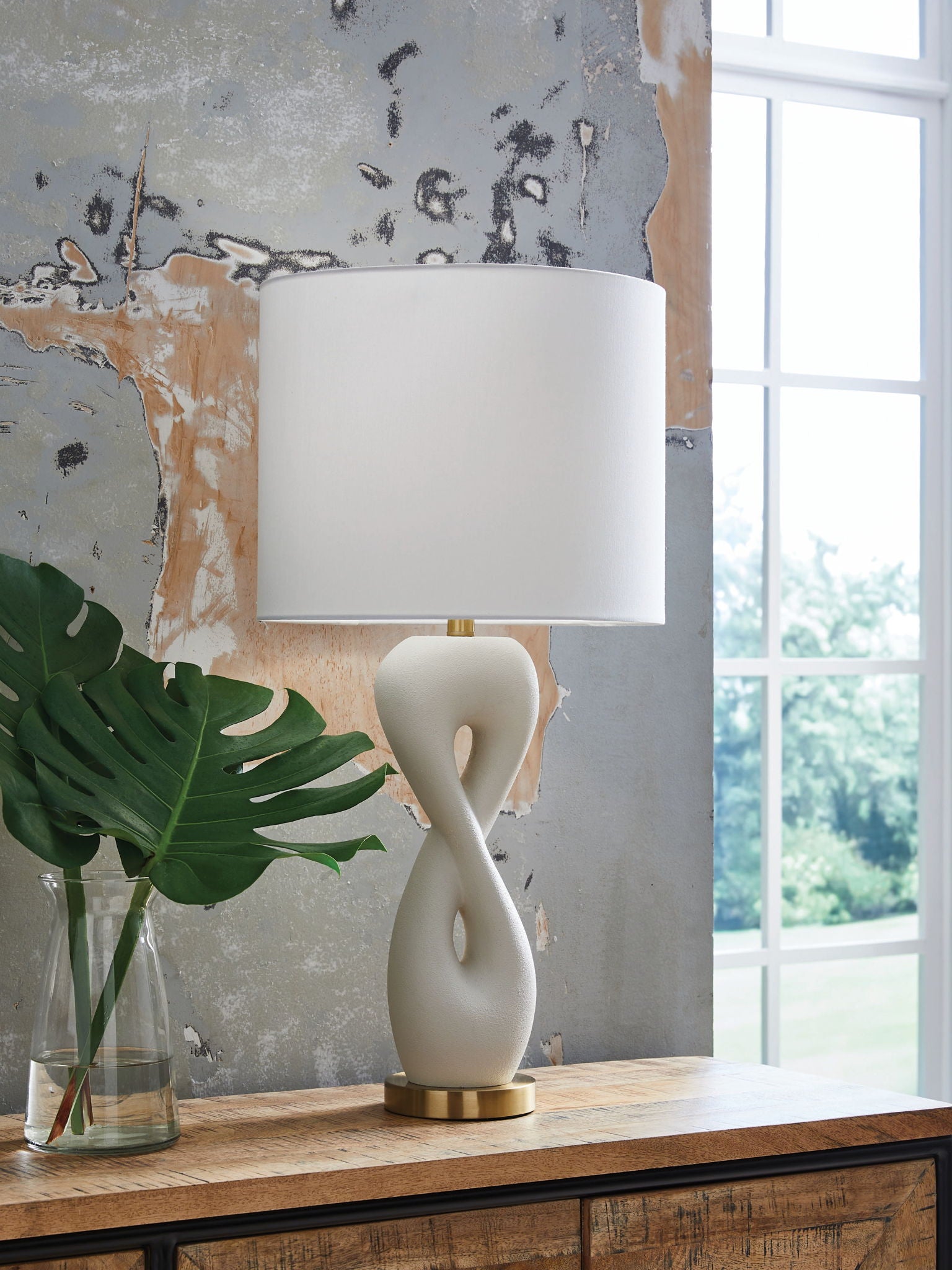 Judrich - White / Gold Finish - Poly Table Lamp - Urban Living Furniture (Los Angeles, CA)