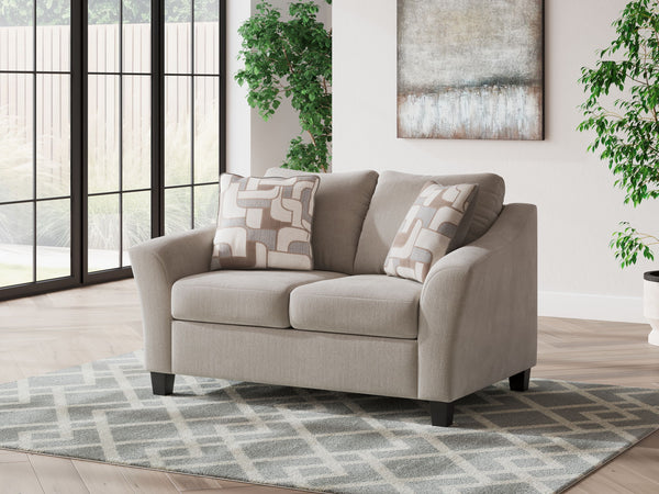Willarae - Loveseat