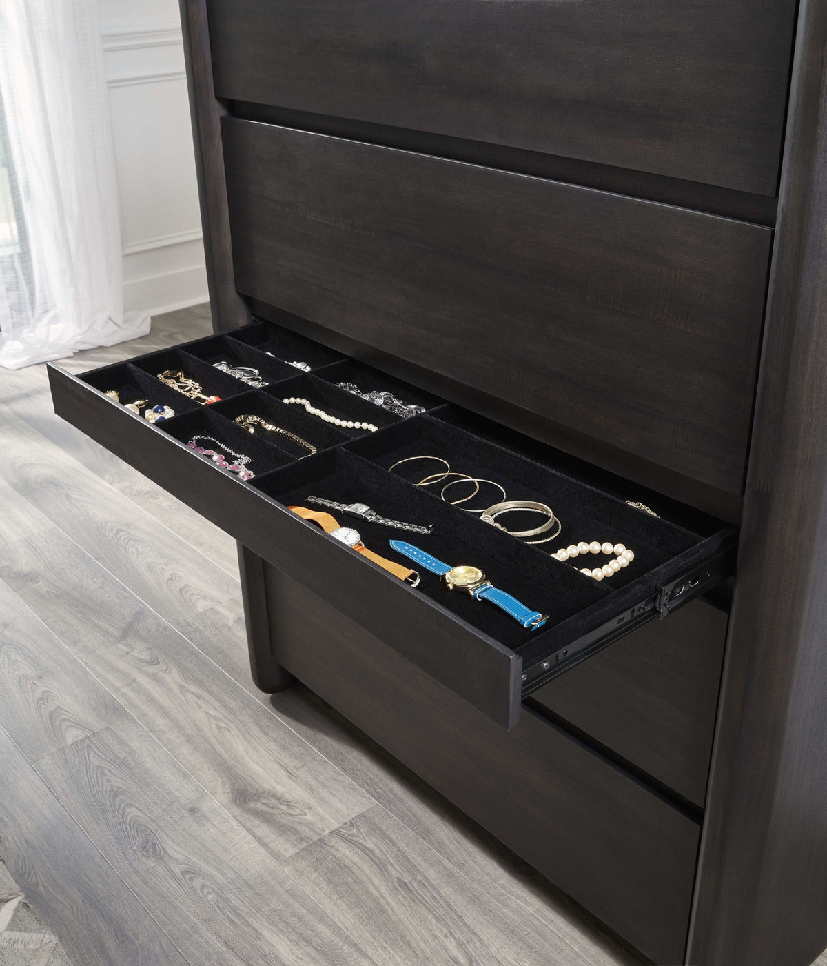 Xolani - Five Drawer Acacia Wood Chest With Jewelry Tray - Jaguar