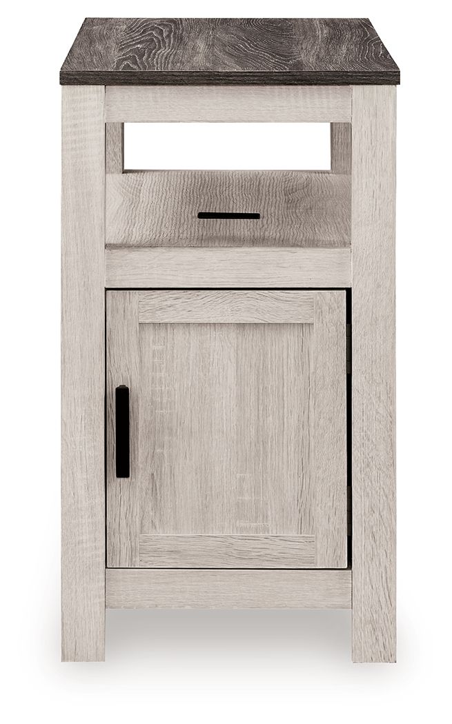 Fendenmore - Chair Side End Table - Urban Living Furniture (Los Angeles, CA)