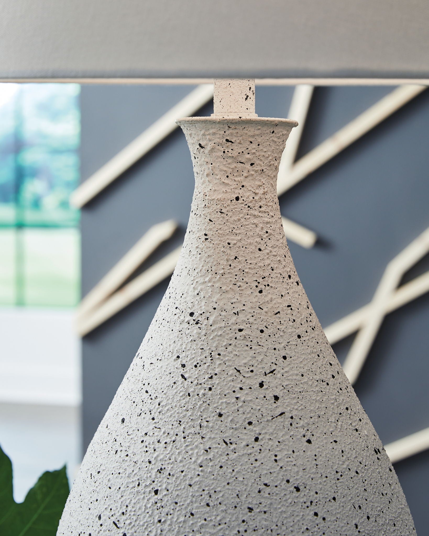 Wyattford - White / Black - Metal Table Lamp - Urban Living Furniture (Los Angeles, CA)