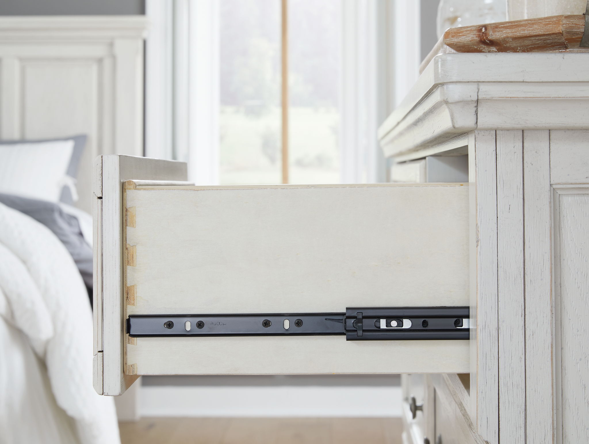 Robbinsdale - Antique White - Dresser, Mirror - Urban Living Furniture (Los Angeles, CA)