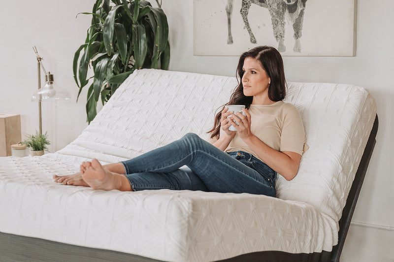 10" California King Gel Memory Foam Mattress - White / Dark Gray
