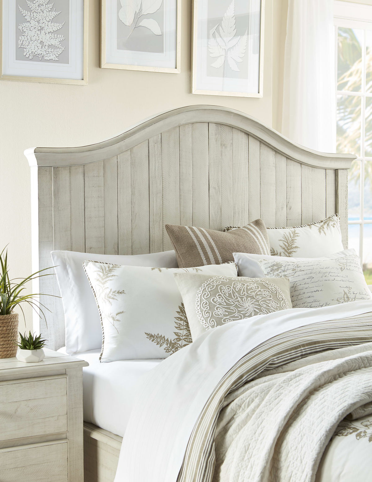 Ella - Solid California King Wood Crown Bed - White Wash