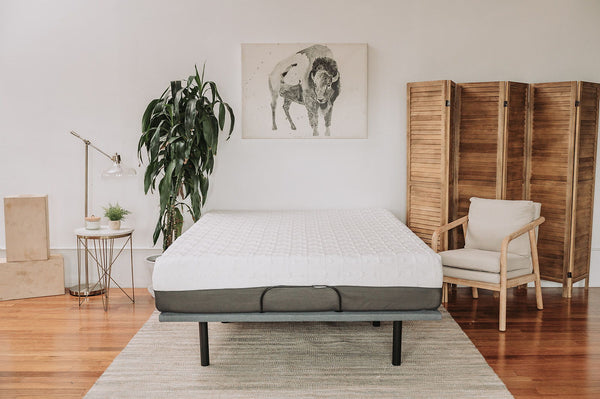 10" California King Gel Memory Foam Mattress - White / Dark Gray