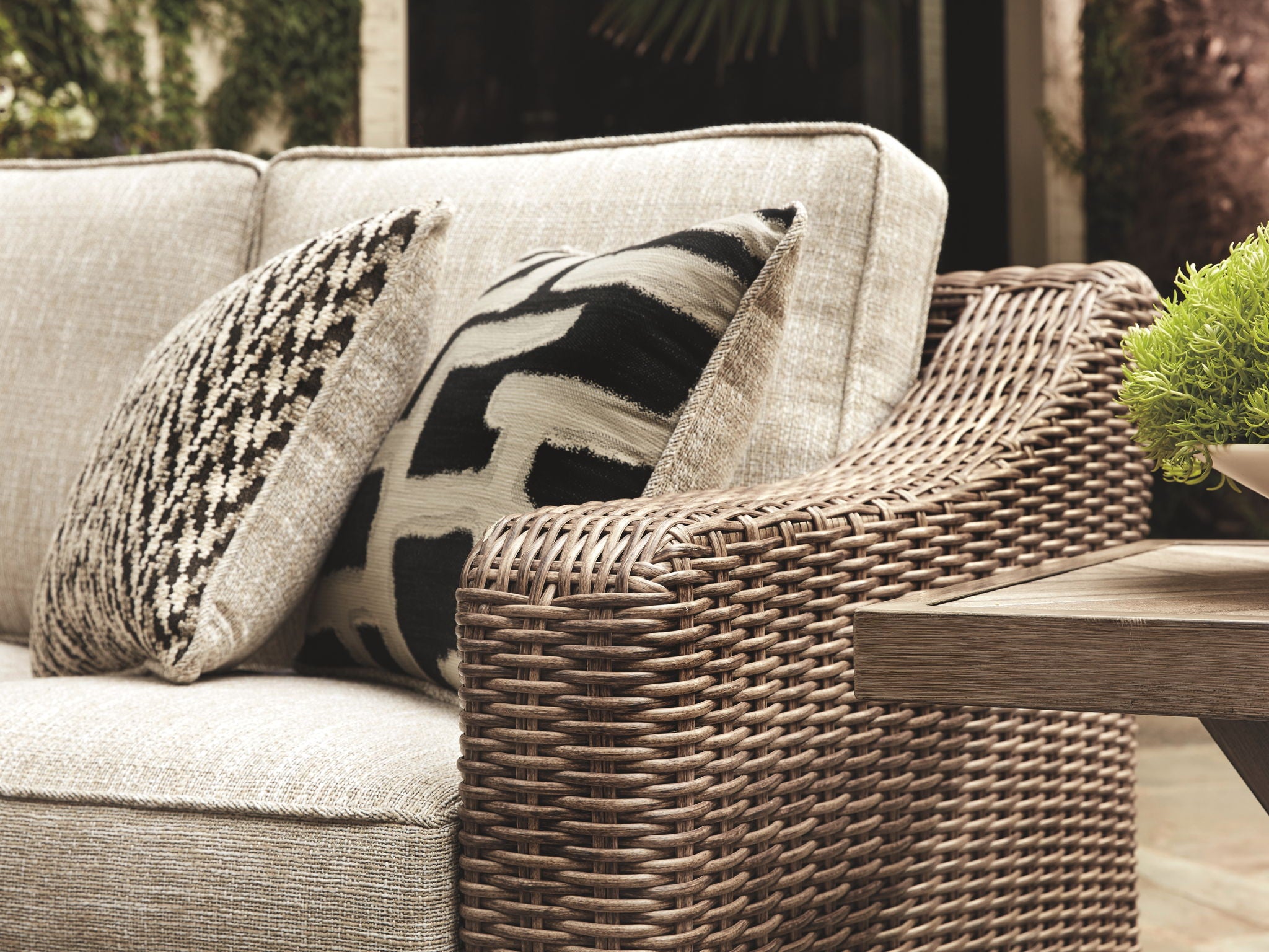 Beachcroft - Beige - RAF/LAF Loveseat w/Cush (Set of 2) - Urban Living Furniture (Los Angeles, CA)