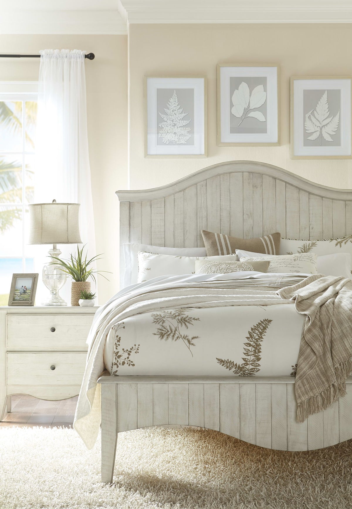 Ella - Solid California King Wood Crown Bed - White Wash