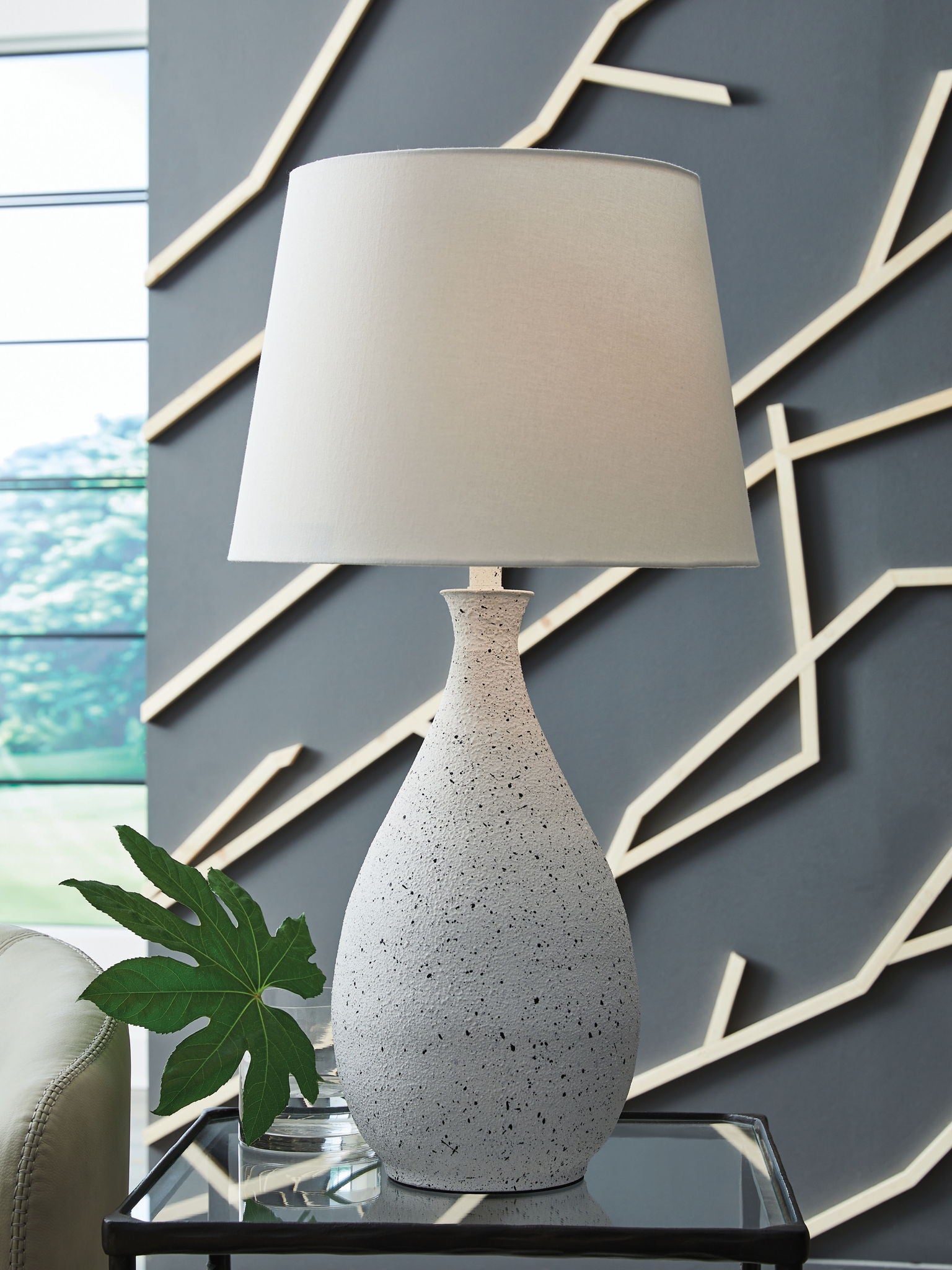 Wyattford - White / Black - Metal Table Lamp - Urban Living Furniture (Los Angeles, CA)