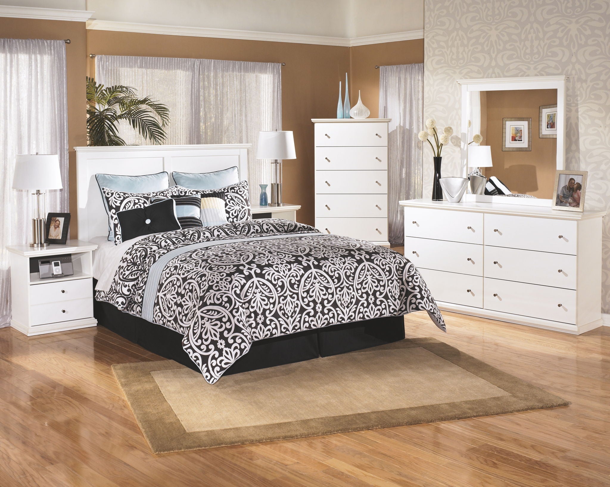 Bostwick Shoals - White - Five Drawer Chest - Urban Living Furniture (Los Angeles, CA)