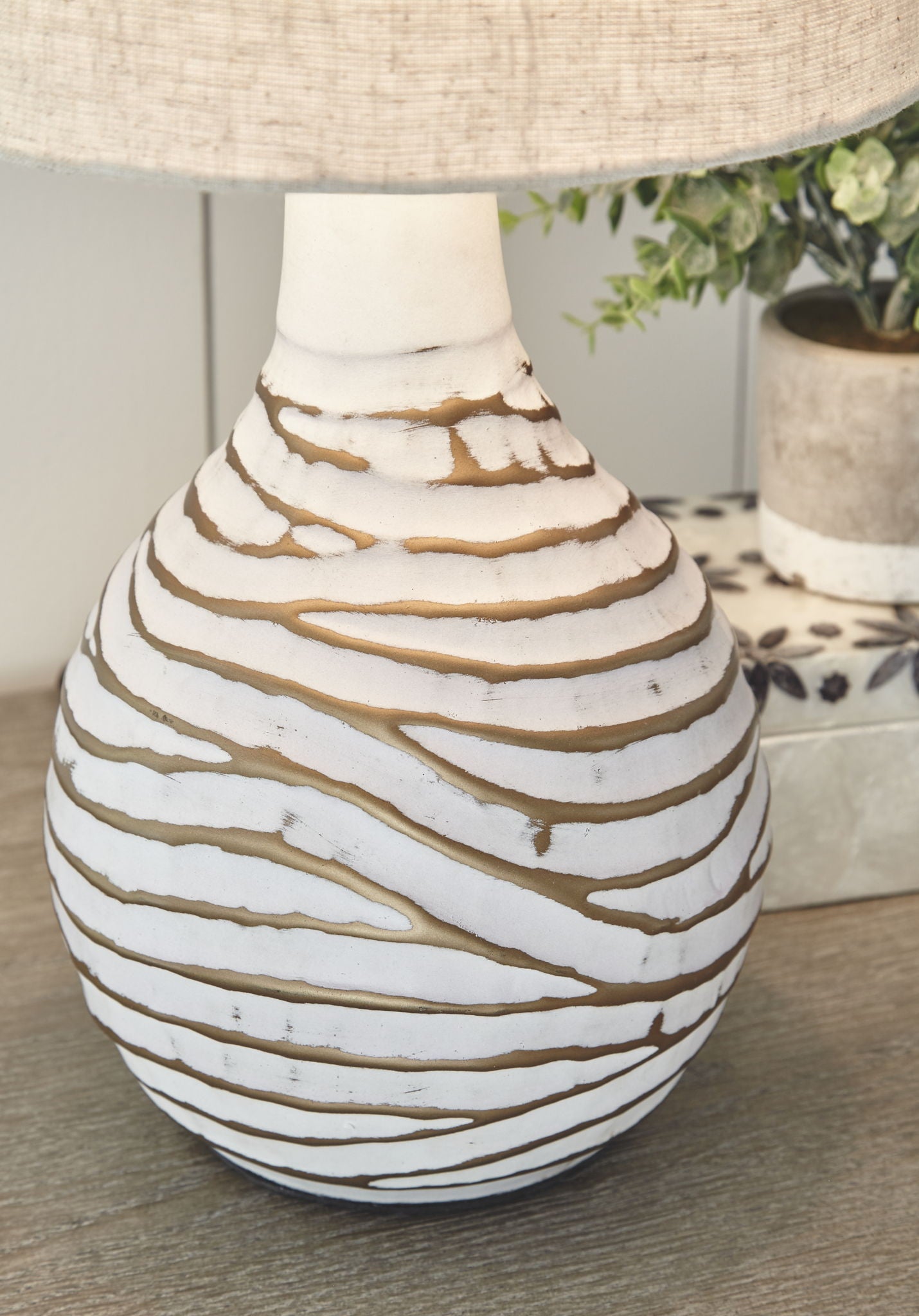 Aleela - White / Gold Finish - Metal Table Lamp - Urban Living Furniture (Los Angeles, CA)